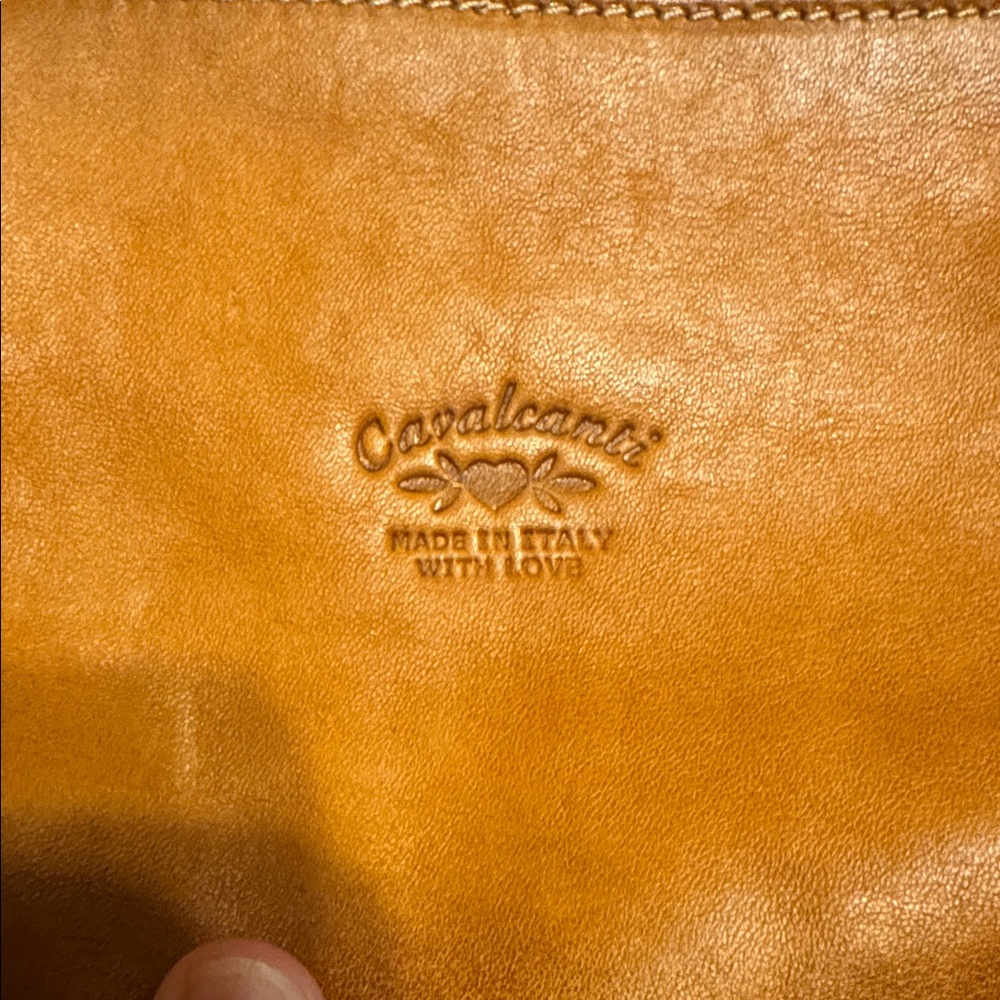 Italian designer Cavalcanti Camel Leather Tote with Structured Design - Picture 3 of 9